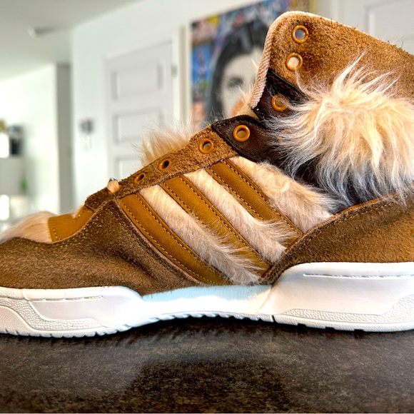 Shoes Adidas (Star wars - Chewbacca) 8.5 - Brand new - Picture 3 of 9